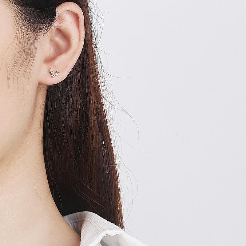 Minimalist Christmas Antler Stud Earrings For Women Small Delicate Fresh Temperament Versatile Cold Jewelry
