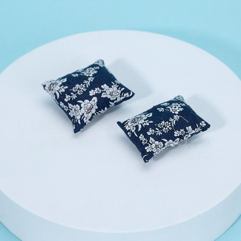 2Pcs 1:12 Dollhouse Mini Furniture Cloth Sofa Pillow Doll House Home Furnishings