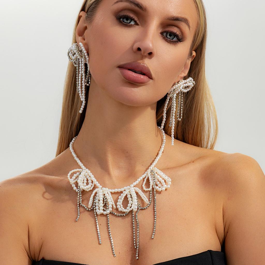 Temperament Imitation Pearl Bow Beaded Necklace Female, Sweet Cool Wind Diamond Chain Fringed Necklace