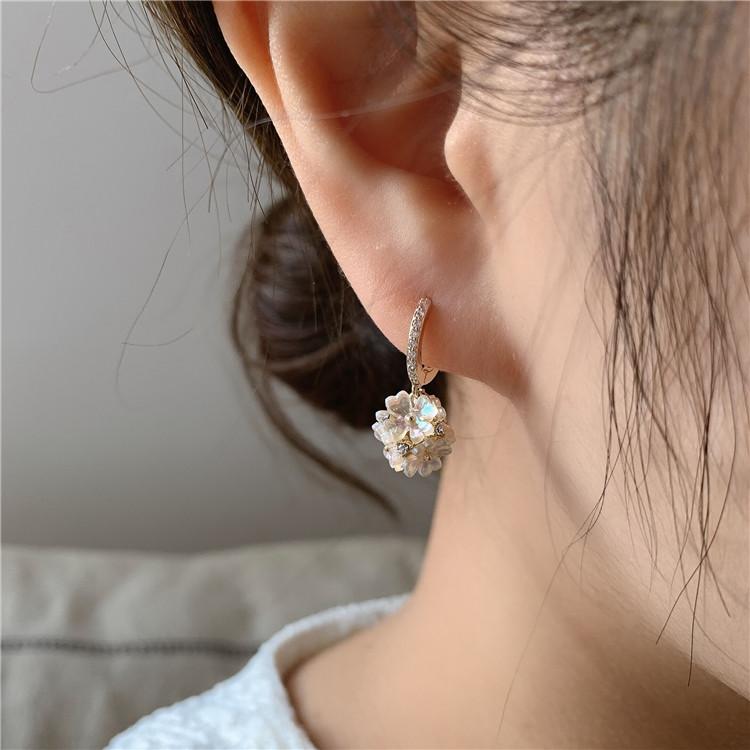 Luxuriöse Zirkonia-Blumen-Hängeohrringe für Damen Böhmische Frische Hängeohrringe mit Silberstift Modeschmuck für Mädchen