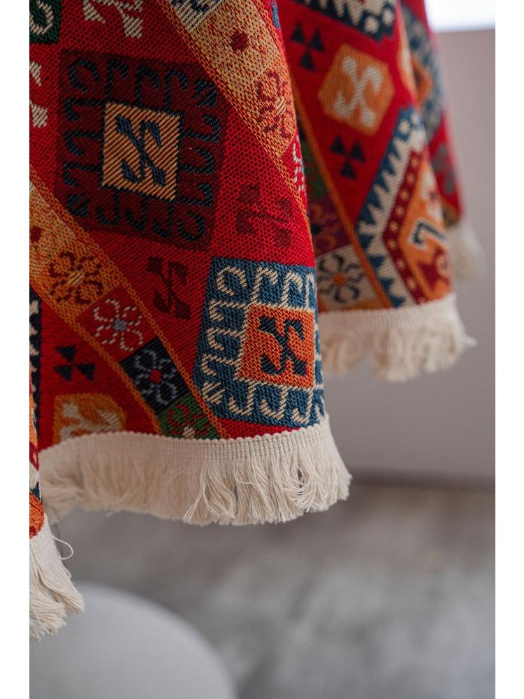 Amerikanische Tischdecke Jacquard Rot Weihnachtstischdecke Runde Tischdecke Geeignet für Feiertags-Esszimmer Picknicks Outdoor-Camping und Heimdekoration