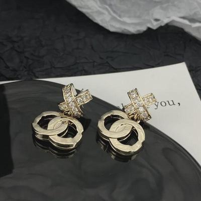 2023 Luxury Small Fragrance Cross Earrings: Metal Letter Double O European & American Ear Jewelry