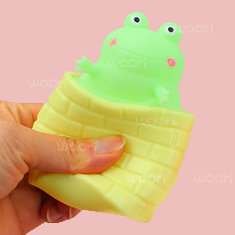Ovly New Squeezing Rabbit Astronaut Frog Squirrel Cup Toys Playsetss Decompression Fidget Antistress Sensory Stress Reliefing Kids Gift Present
