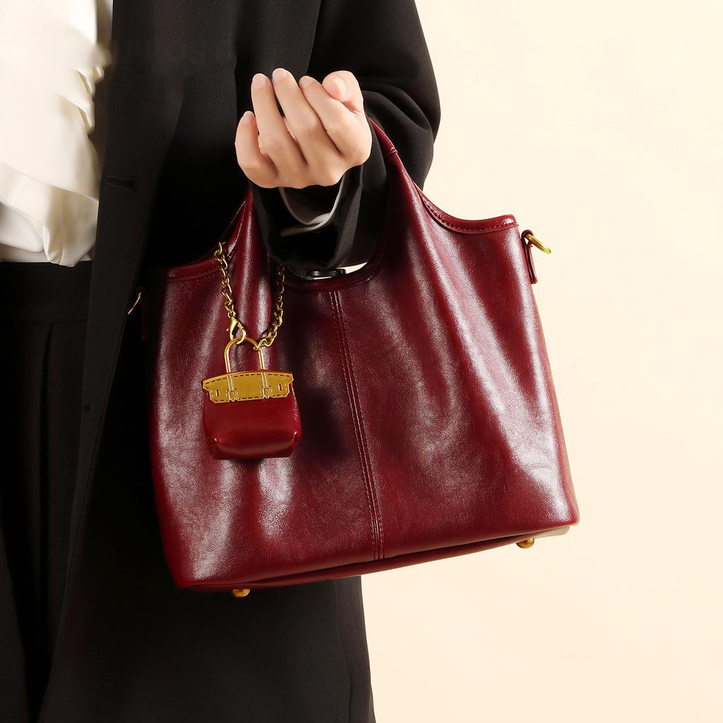 Stylish and Simple 2025 New Red Bridal Bag Commuting Daily Available Mother and Child Bag One Shoulder Crossbody Portable Wedding