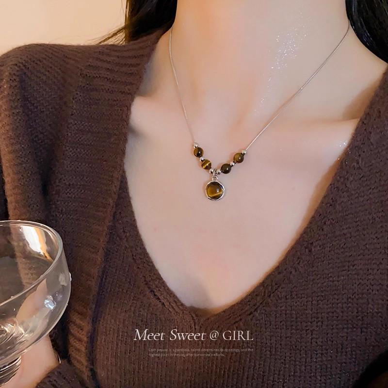 2025 Herbst/Winter Retro Mode Melaid Tigerauge Halskette für Damen - Hoodie-Kette im Hongkong-Stil.