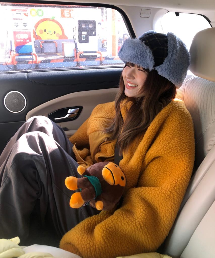 Yueolssesi Fuzzy Bunny Check Trapper Hat (Blue)
