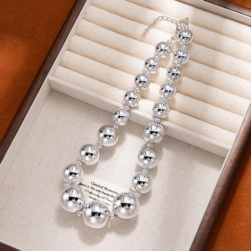 Collana Punk Esagerata con Perle Rotonde Geometriche, Catena per Maglione di Moda di Lusso Leggero Temperamento Donna
