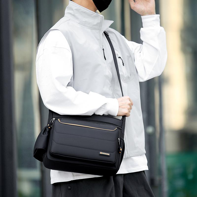 Minimalist Men's Shoulder Bag Large Capacity Durable Men's Crossbody Bag Waterproof Nylon Multi-Compartment Casual Men's Bag