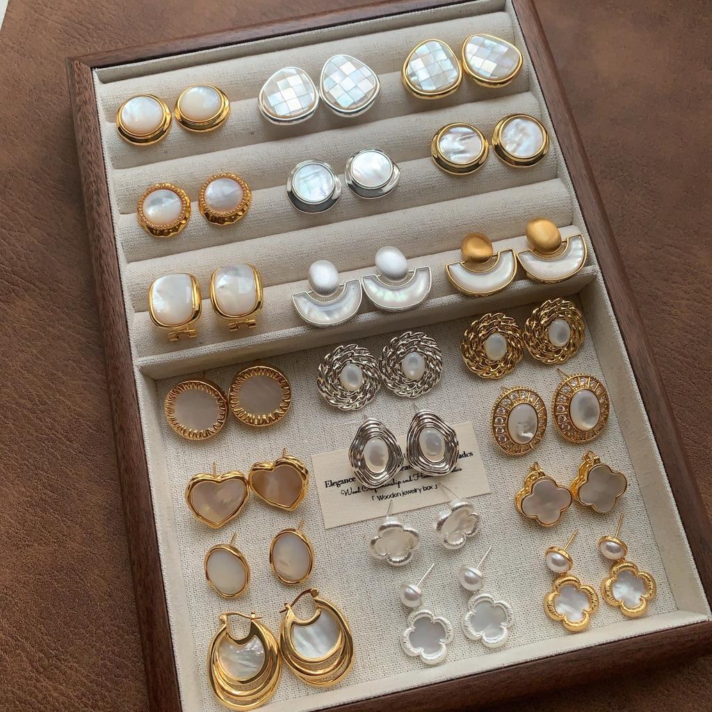 Gentle And Delicate Geometric Fritillary Stud Earrings, Niche And Versatile, Elegant And Simple, High-End Luxury Earrings, Women