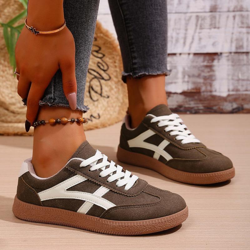 New Flat Casual Sports Shoes for Women with A Front Lace-up and Large Size