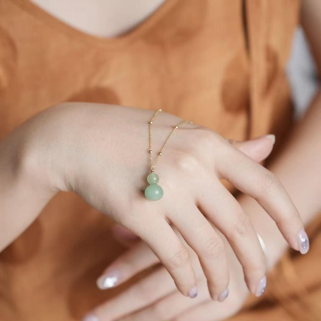 Elegant Chinese-Style Gourd Agate Necklace: Versatile, Light Luxury Pendant Sweater Chain