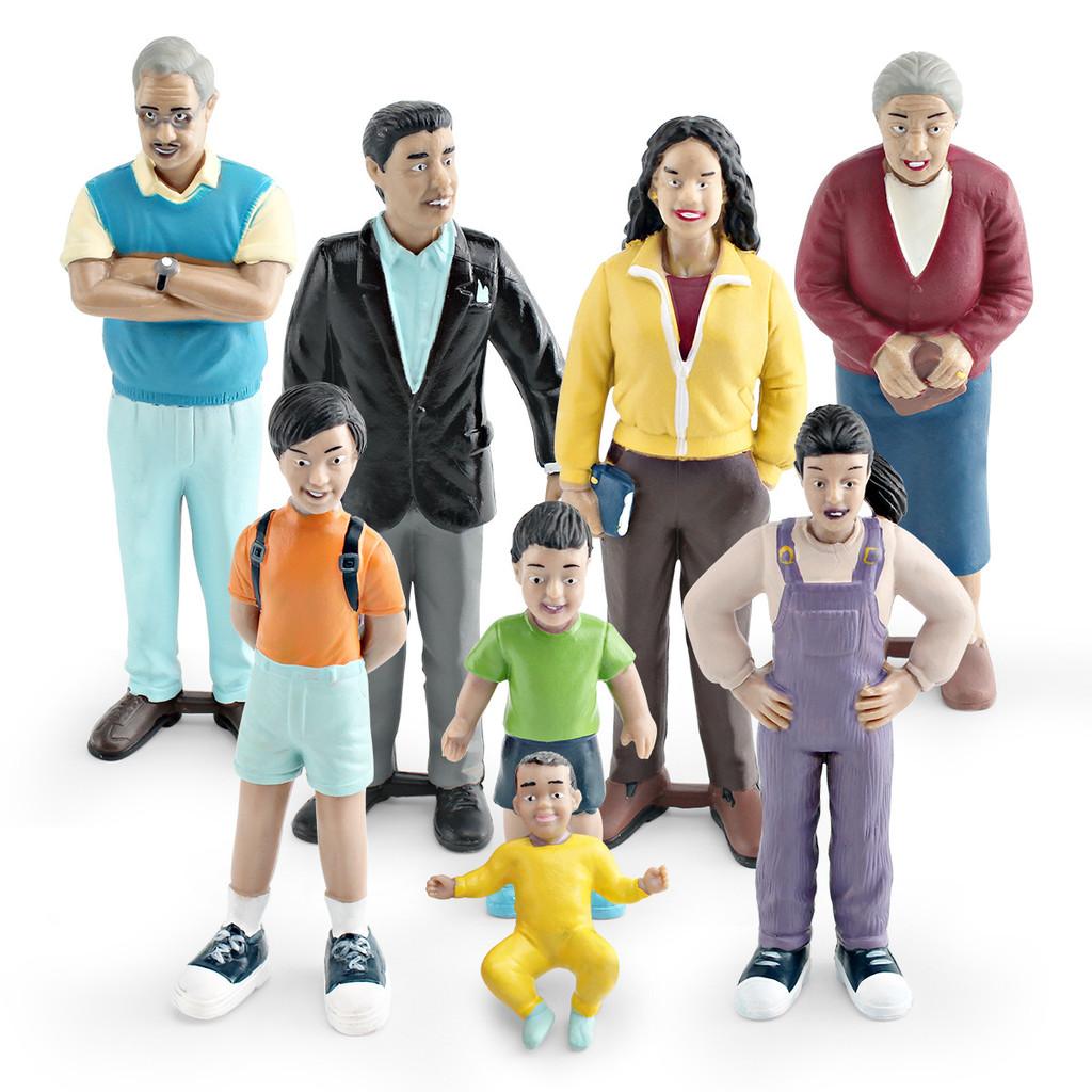 Family Figurine Set For Home Decor With Pvc Material And Realistic Human Models For Collectors