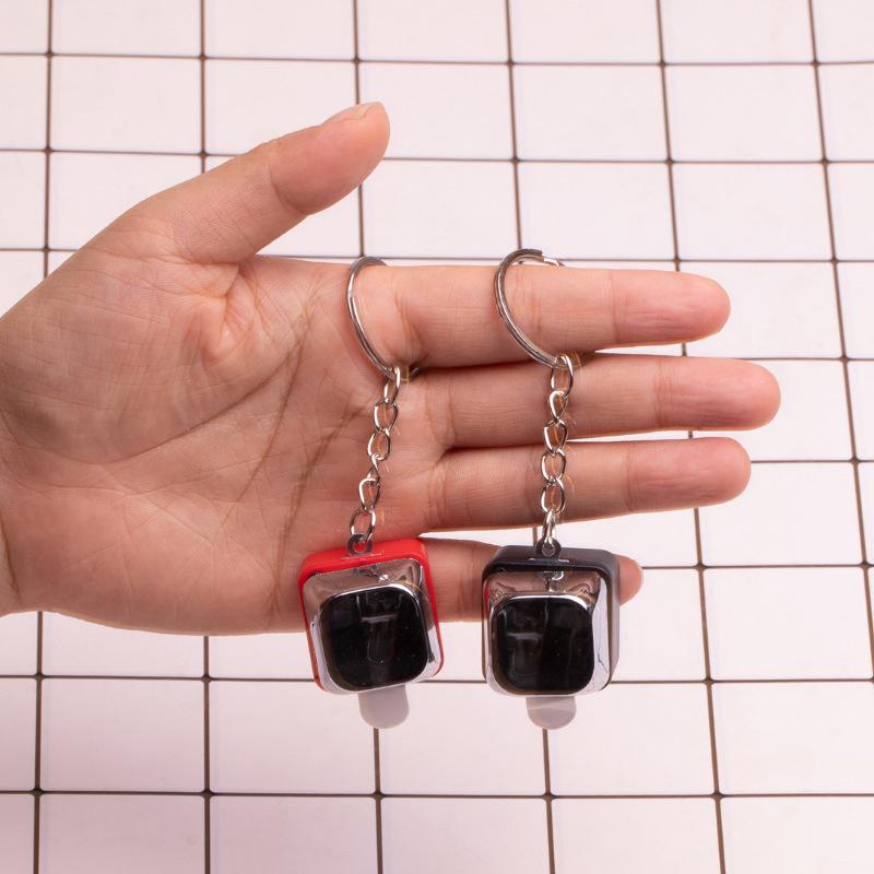 Elektrický šok Elektrická klávesnice Klíčenka Street Trick Novinka Fidget Klíčenka Šokující Podání ruky Trick Klikací hračka 1 ks