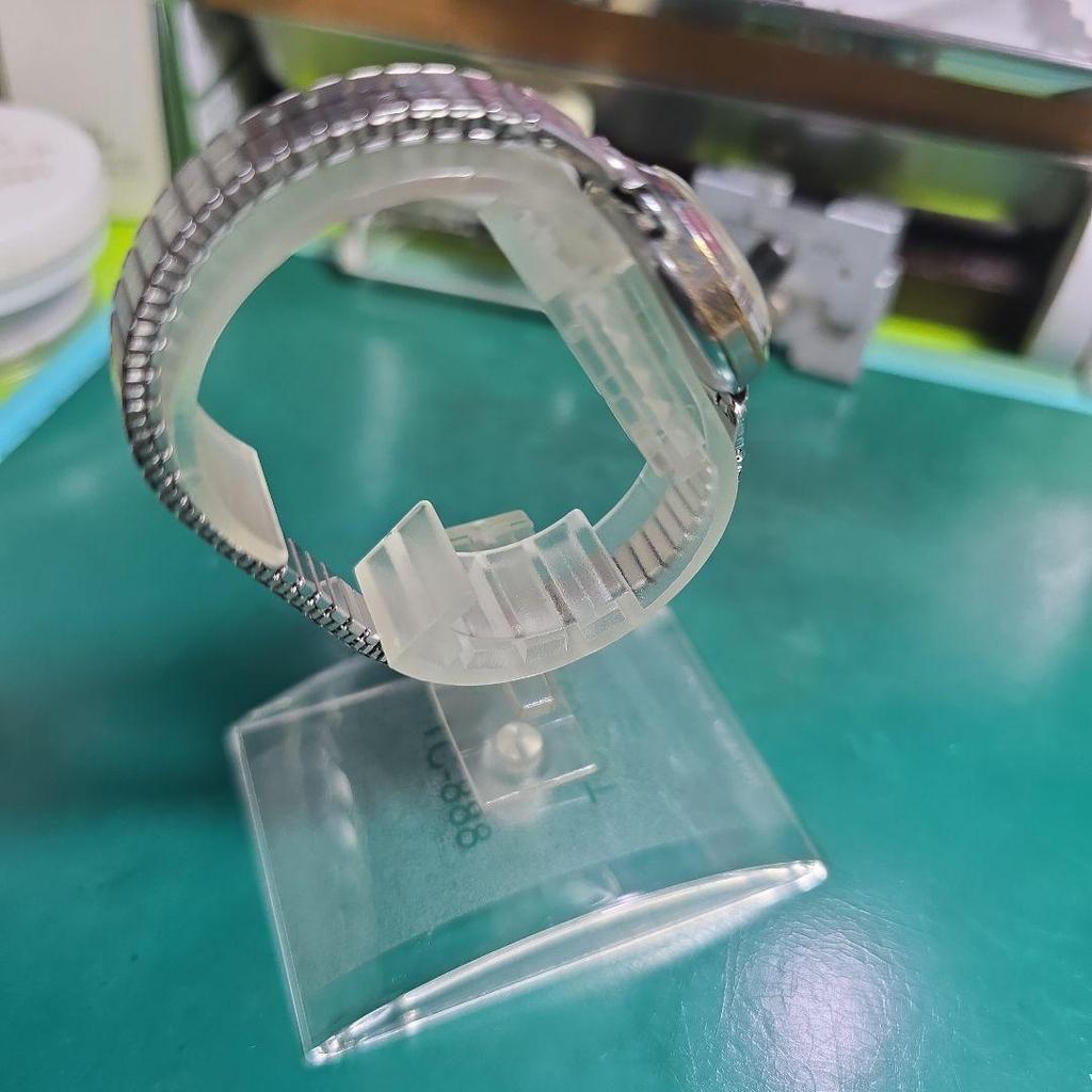 [USED] Seiko Classic Hand-wound Watch with Ivory Dial, Working Condition.