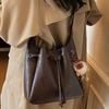 High-value retro small bag women's autumn new messenger bag fashionable and fashionable shoulder bucket bag