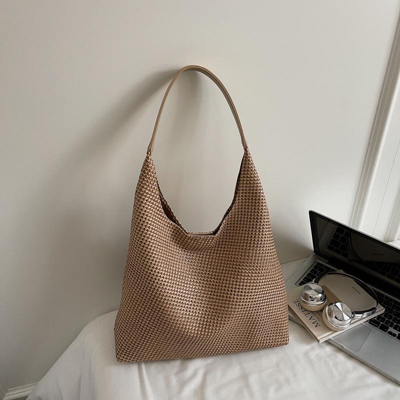 

New textured casual retro shoulder bag autumn and winter personalized armpit bag 2025 women s trend large-capacity bag хаки