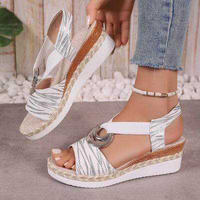 Neue römische Damensandalen für den Sommer, große Fischmaul-Metallschnalle, dekorative Damensandalen mit schrägem Absatz