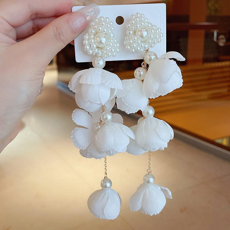 

Silver Needle Mori Flower Pearl Earrings Temperament Fashion Design Sense Earrings Personality Light Luxury Pastoral Earrings