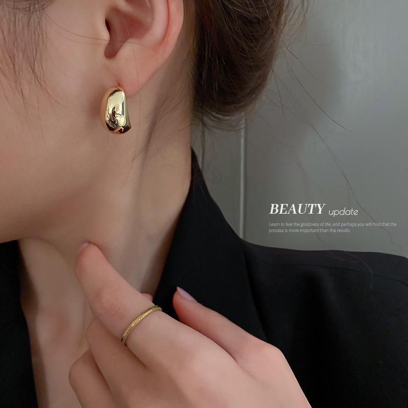 Geometric C-shaped Doudou stud earrings Korean metal cold wind earrings simple temperament earrings