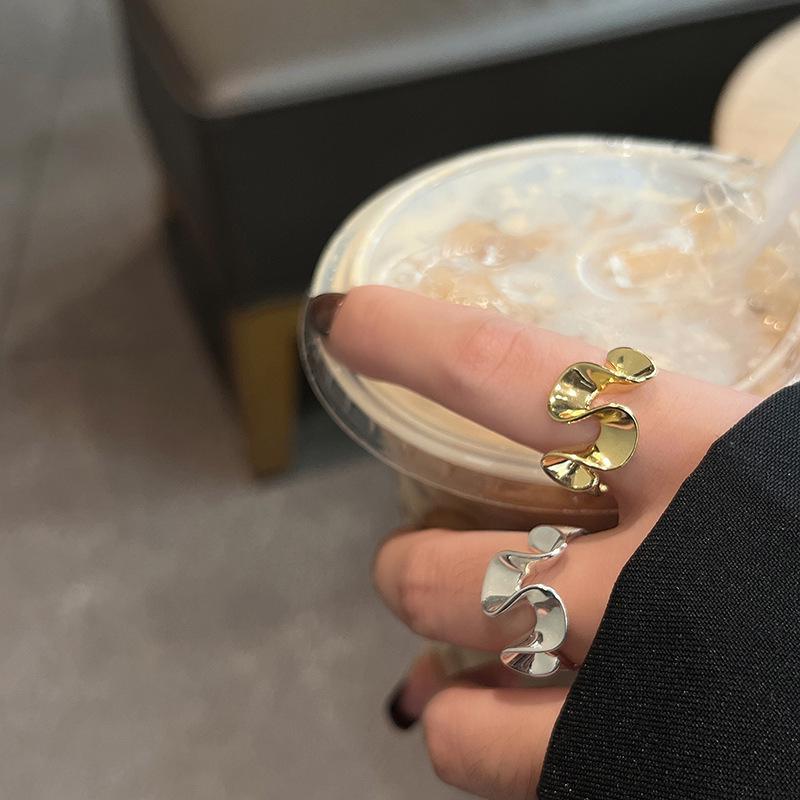 Women's Luxury Metallic Texture Adjustable Ring: Irregular Design for Socialite Style