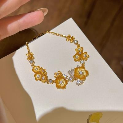 Vintage Brushed Dazzling Flower Bracelets for Women Classical Exquisite Diamonds Inlaid Bracelet Banquet Wedding Fine