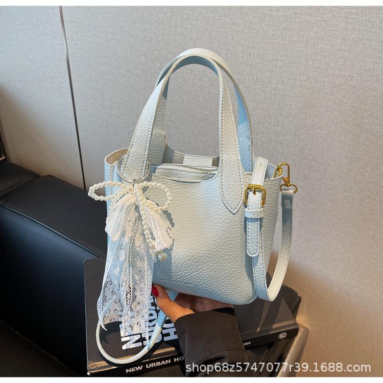 Summer Super Hot Bag Women 2025 New Fashion Versatile Messenger Bag Popular High-end Niche Portable Bucket Bag