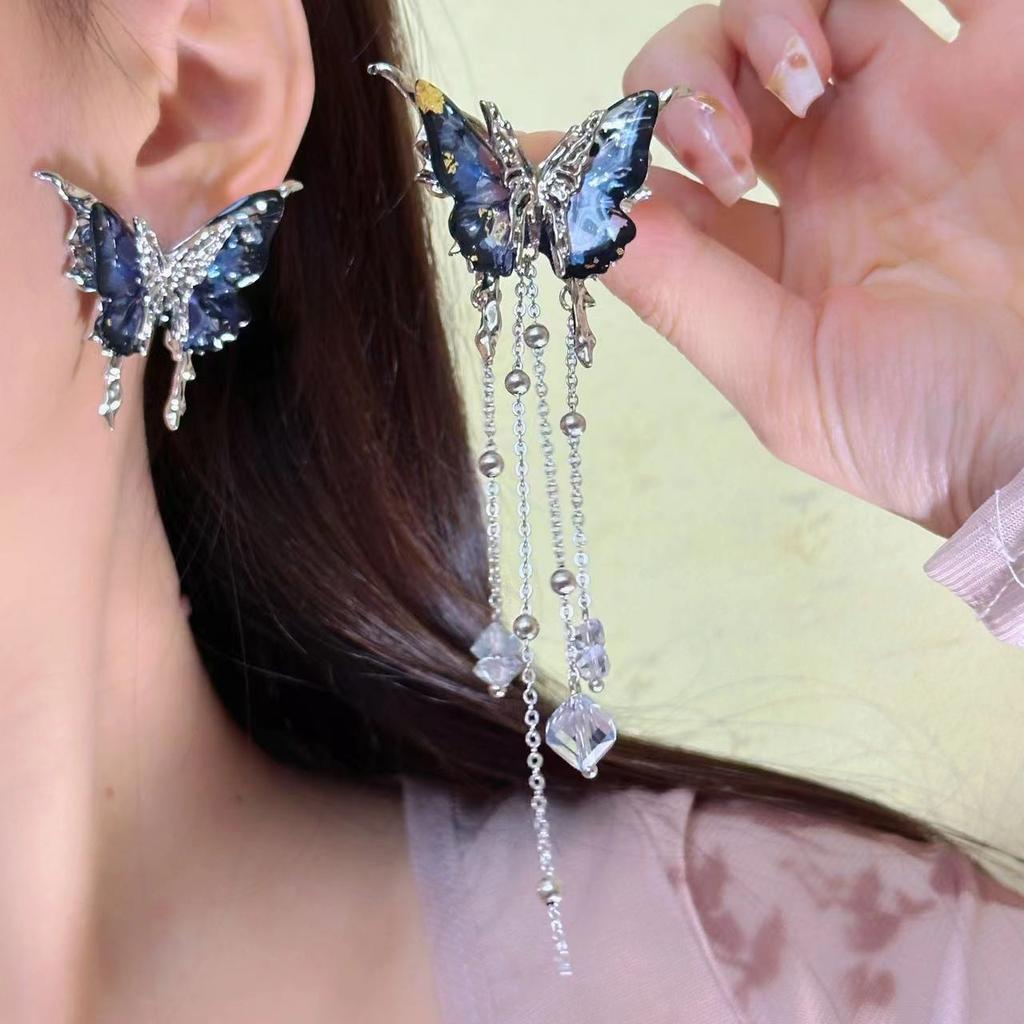 Асиметричні сережки-китички у вигляді червоних метеликів