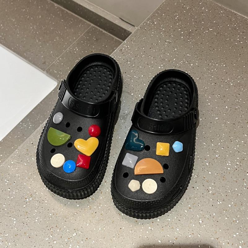 Soft-soled stepping on shit feels ins cute cartoon hole shoes women's summer wear new thick-soled non-slip beach