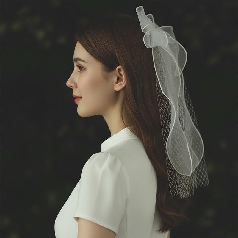 Kurzer Brautschleier im koreanischen Stil mit Spitze und Schleife