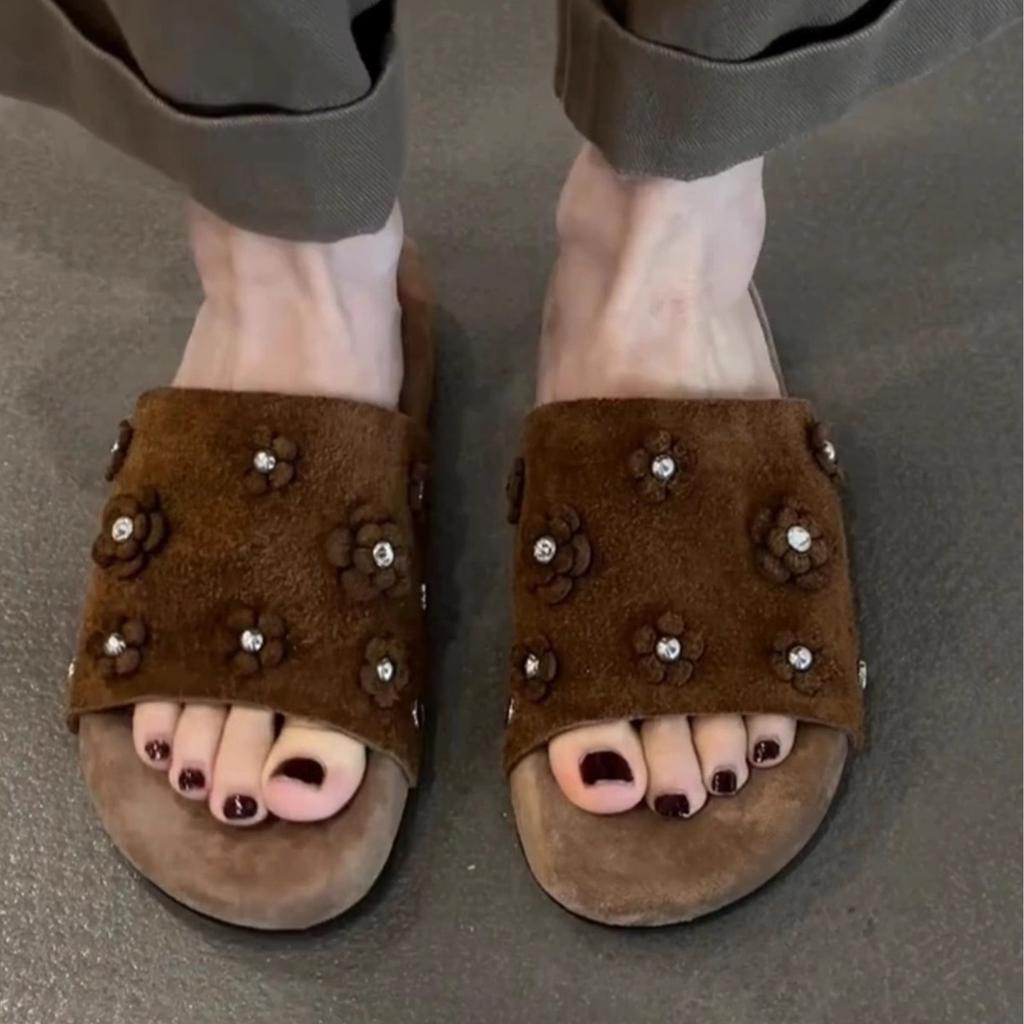 Retro flower rhinestone open-toed cool slippers for women's outerwear 2025 summer new suede thick-soled versatile sandals