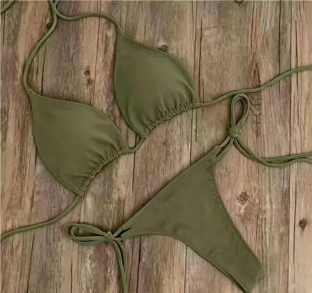 Europäischer und Amerikanischer Dreiteiliger Bikini: Einfarbig, Hohe Taille, Trägerdesign mit Brustpolster. Sexy Bademode auf Lager.