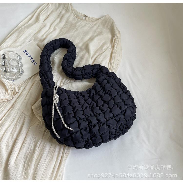 Korean version of trendy underarm bag women's 2025 summer new fashion pleated cloud bag niche design simple shoulder bag