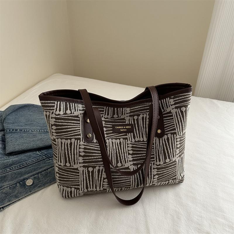 Simple and Fashionable Large Capacity Commuting Bag Summer New Fashion Casual Tote Bag Casual and Fashionable Shoulder Bag