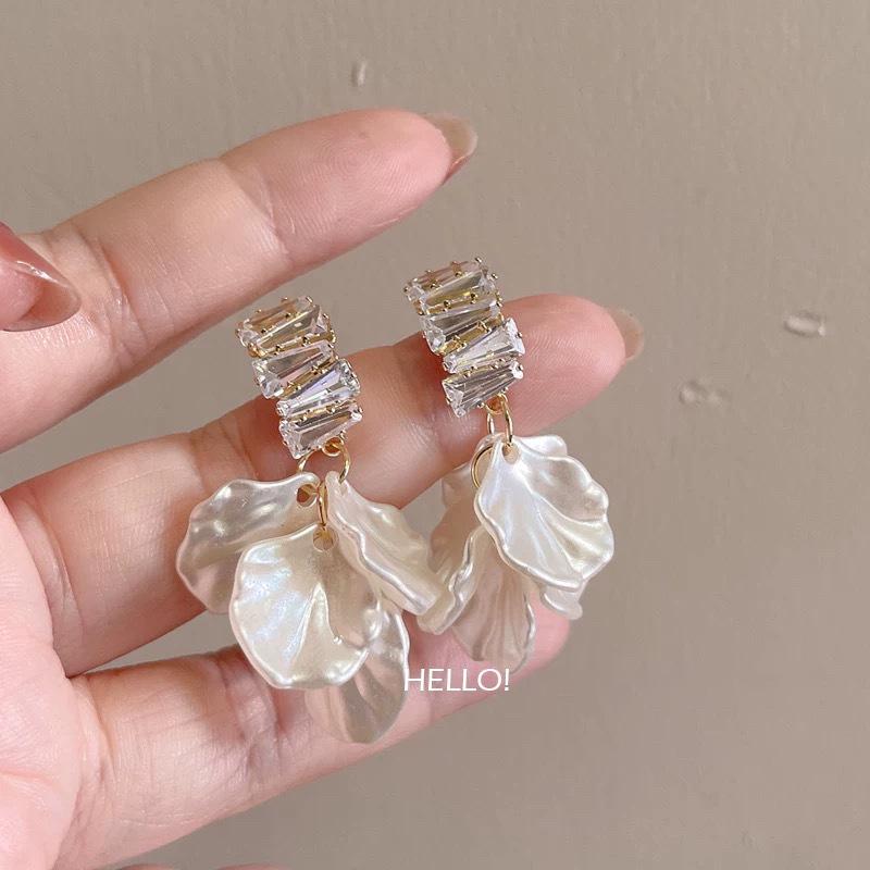 2025 White Chiffon Flower High-End Fairy Stud Earrings for Big Round Faces