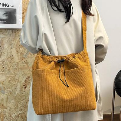 Nytt mode mångsidig enkel vardagsväska stor kapacitet resande crossbody-väska sammets axelväska för kvinnor