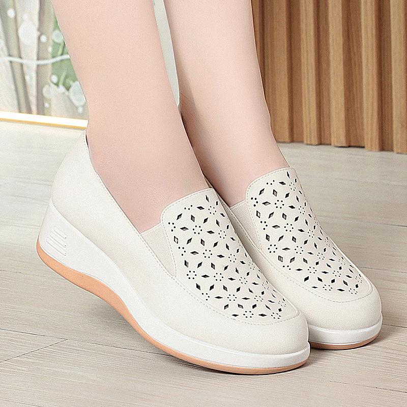 

Mom Shoes Summer Single Shoes Breathable Middle-Aged Elderly Women s Shoes Soft Sole Comfortable Hole Shoes Wedge Leather Shoes 34EU/CN35 белый