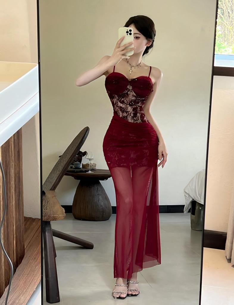 Sinnliches rotes Spitzen-Taillenbetonendes Camisole Abendkleid