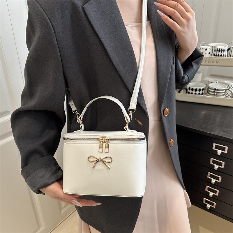 Spring New Retro Simple Fashion Handbag Box Bag Fashion Versatile Shoulder Bag Premium Messenger Bag