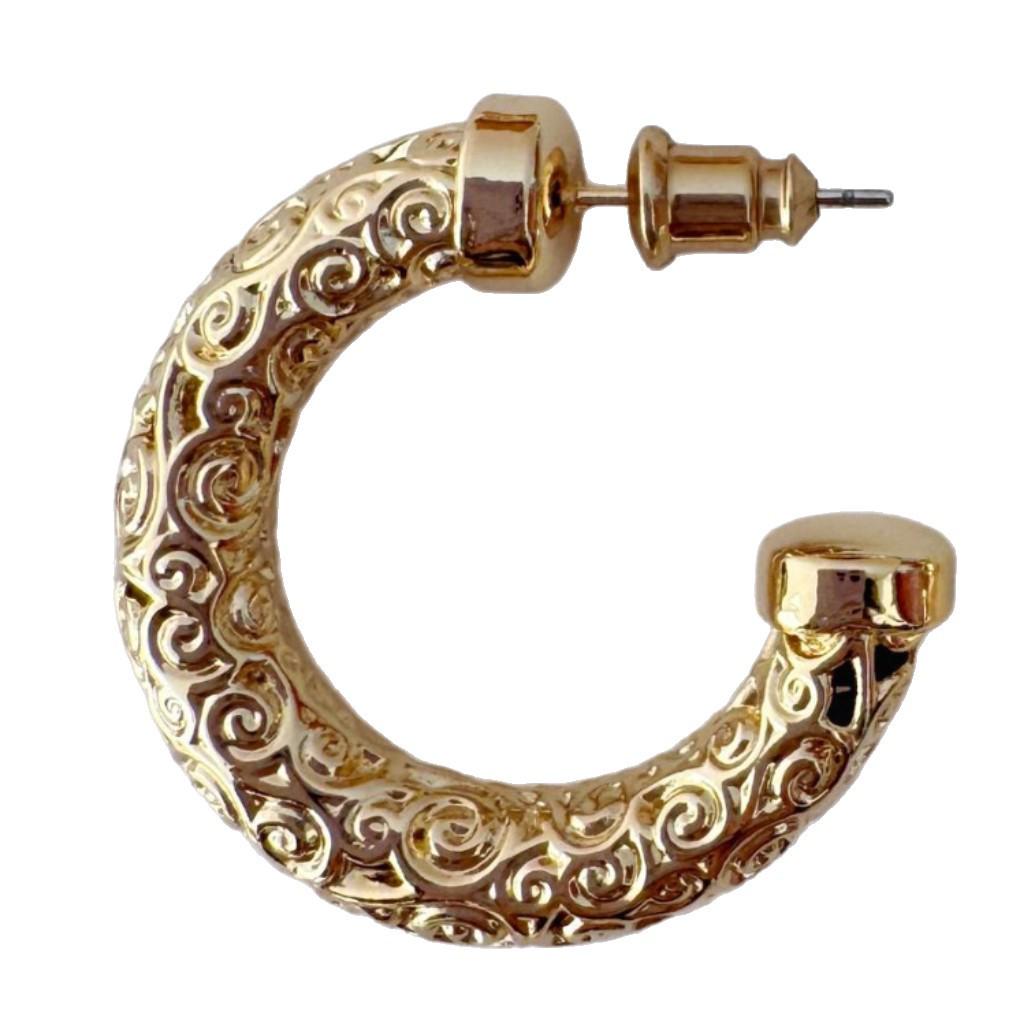 Classic Niche Hoop Earrings: Versatile, Fashion-Forward Hollow Studs with Simple Design and Textured Style
