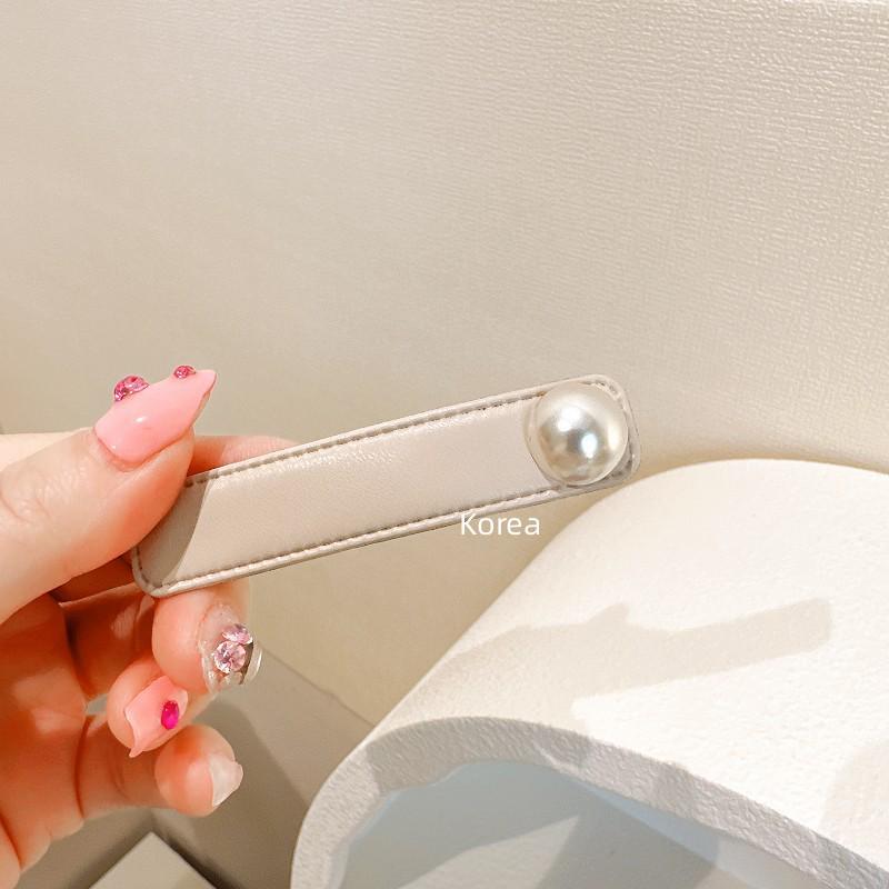 

Elegant Korean Leather Pearl Hair Clip for Women бежевый