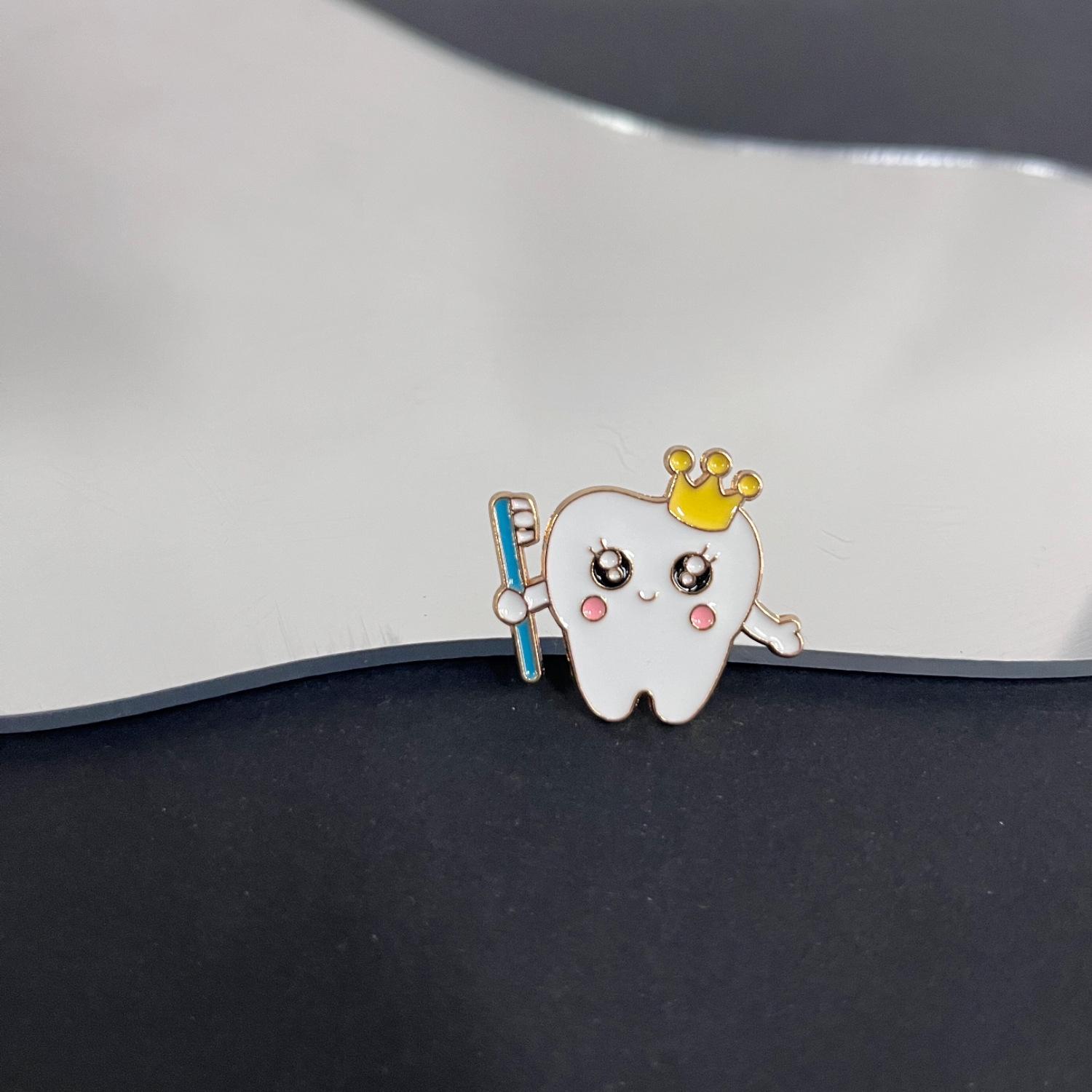 

Charming Cartoon Toothbrush & Tooth Alloy Brooch