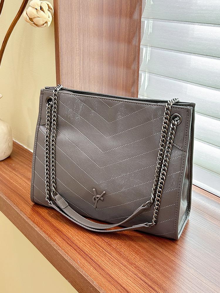 

Женская сумка-тоут Commuter 2024: Большая вместительная сумка через плечо с цепочным дизайном