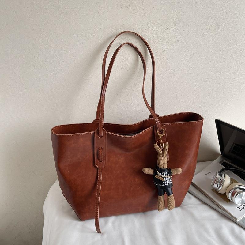 High-value large-capacity bag women's 2025 new trendy portable autumn fashion tote commuting class shoulder bag