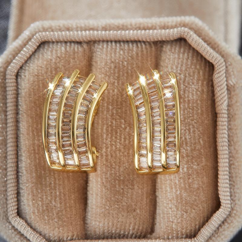 Vintage Exquisite Stylish Bright Zircon Gold Color Earrings for Women Simple Elegant Daily Wear Party Jewelry Gift Accessories