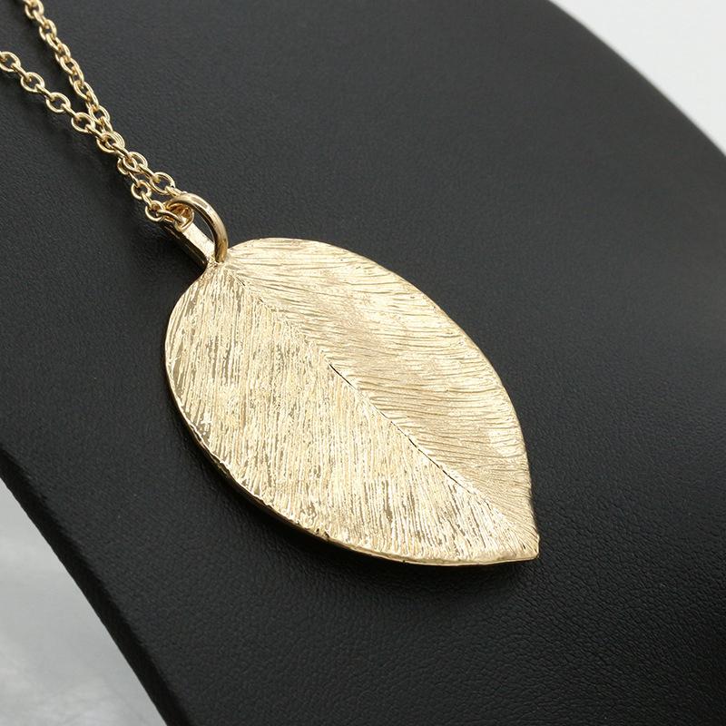 Fashion Women Leaf Sweater Pendant Necklace Ladies Leaves Long Chain Jewelry Fashion Women Leaf Sweater Pendant Necklace Ladies Leaves Long Chain Jewelry