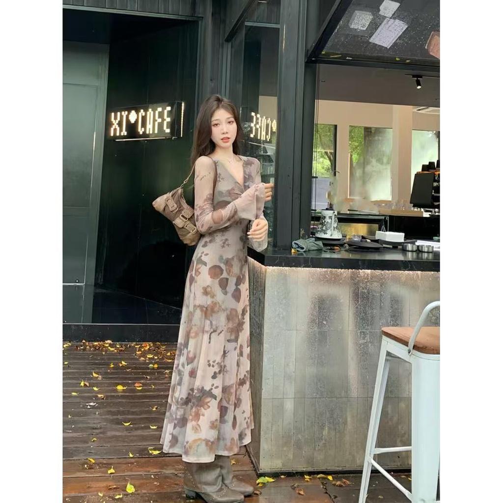 French Dress Women's Summer New Retro Printing V-neck Flared Sleeve Temperament Slim and Thin Dress
