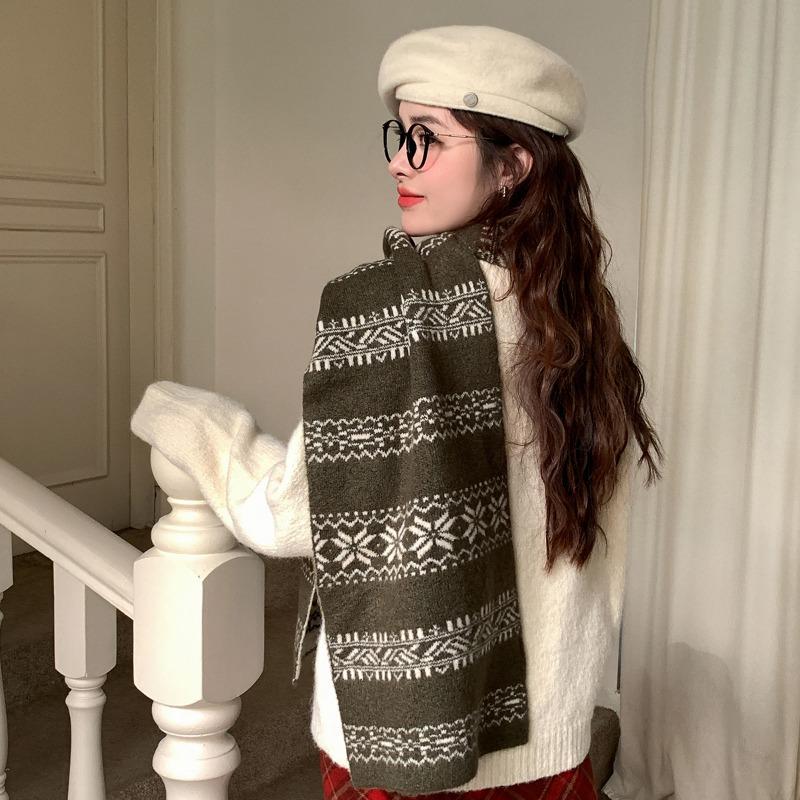 Winter new Christmas new knitted scarf fashionable versatile high sense warm neck protection against wind and cold scarf