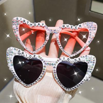 Elegante herzförmige Sonnenbrille mit Perlenverzierungen - Ideal für Junggesellinnenabschiede, Geschenke für Braut & Brautjungfern