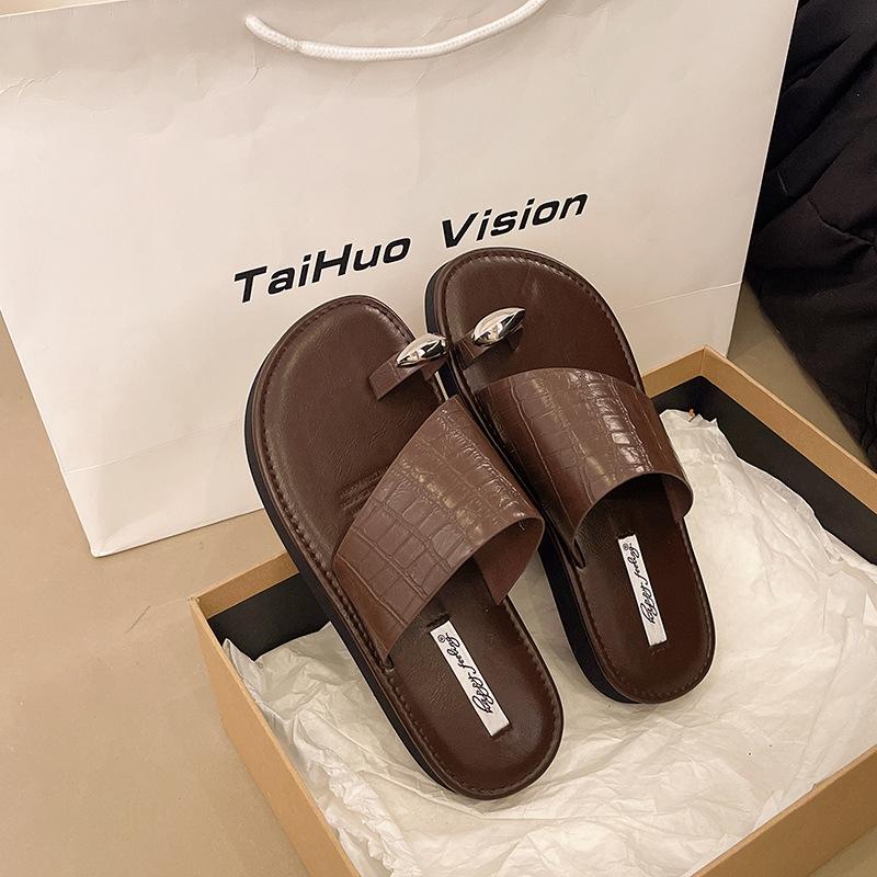 

2025 весна и осень новые тапочки женские для улицы с круглым носком закрытым носком на плоской подошве модный дизайн крутые тапочки женские 39 коричневый