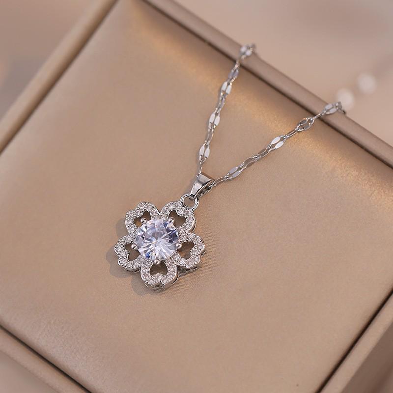 Women's Fashion Heart Pendant Necklace - Elegant, Simple Design, Versatile Clavicle Chain Jewelry